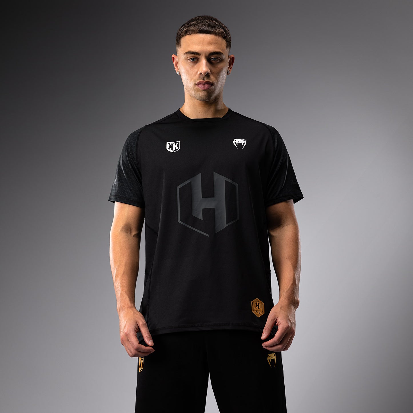 FK x Venum Hexagone MMA Camiseta  - Negra/Oro