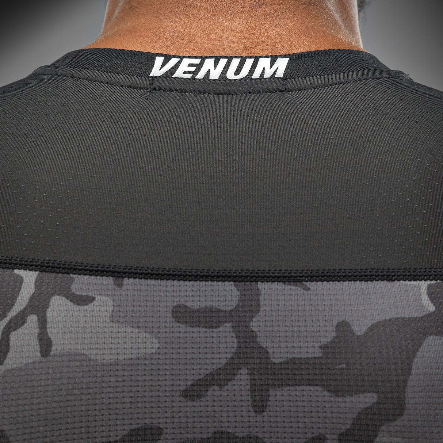 Venum x Polaris Camiseta de Manga Corta Rashguard - Negro/Gris Tormenta