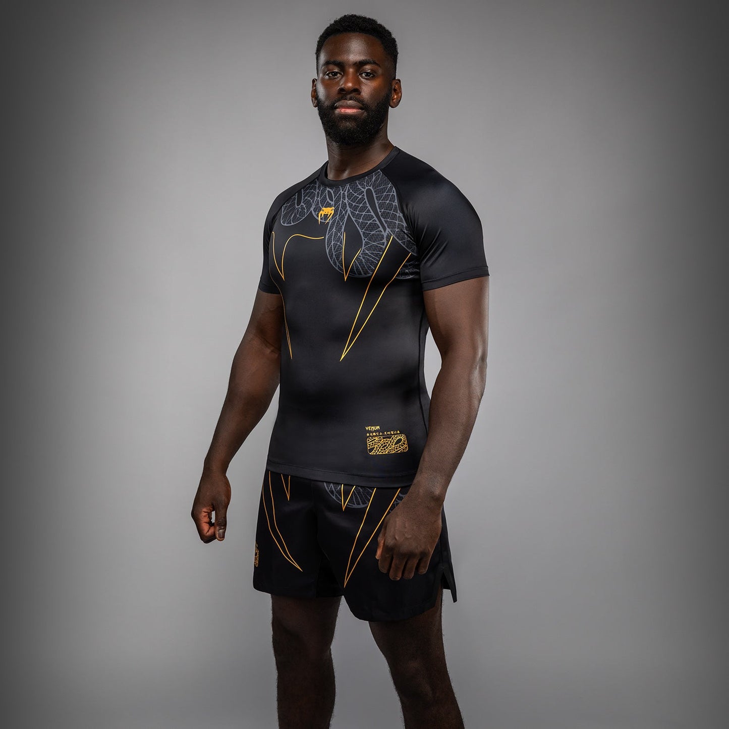 Venum Serpenti Rashguard de Manga Corta – Negro/Plata/Dorado