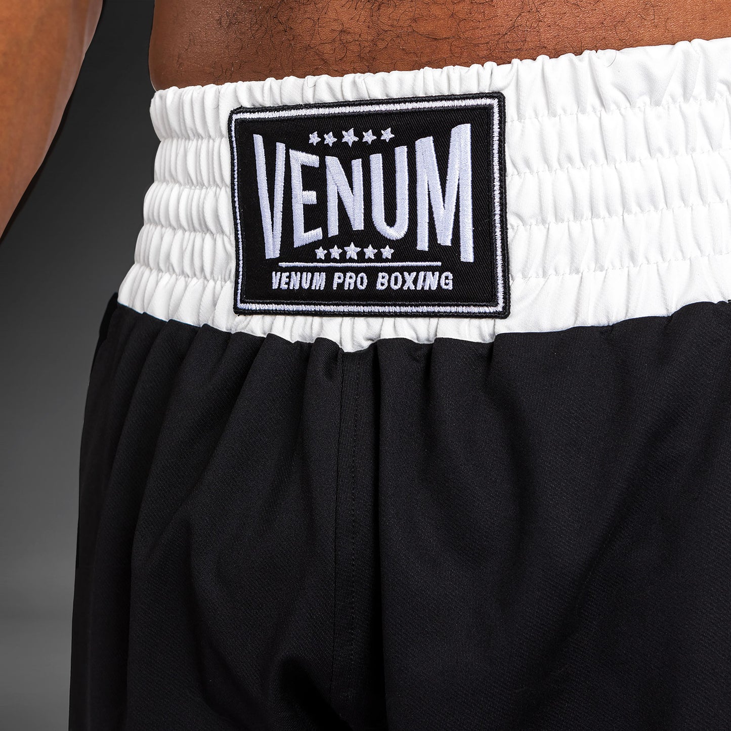 Venum Classic Boxing Shorts - Negro/Blanco
