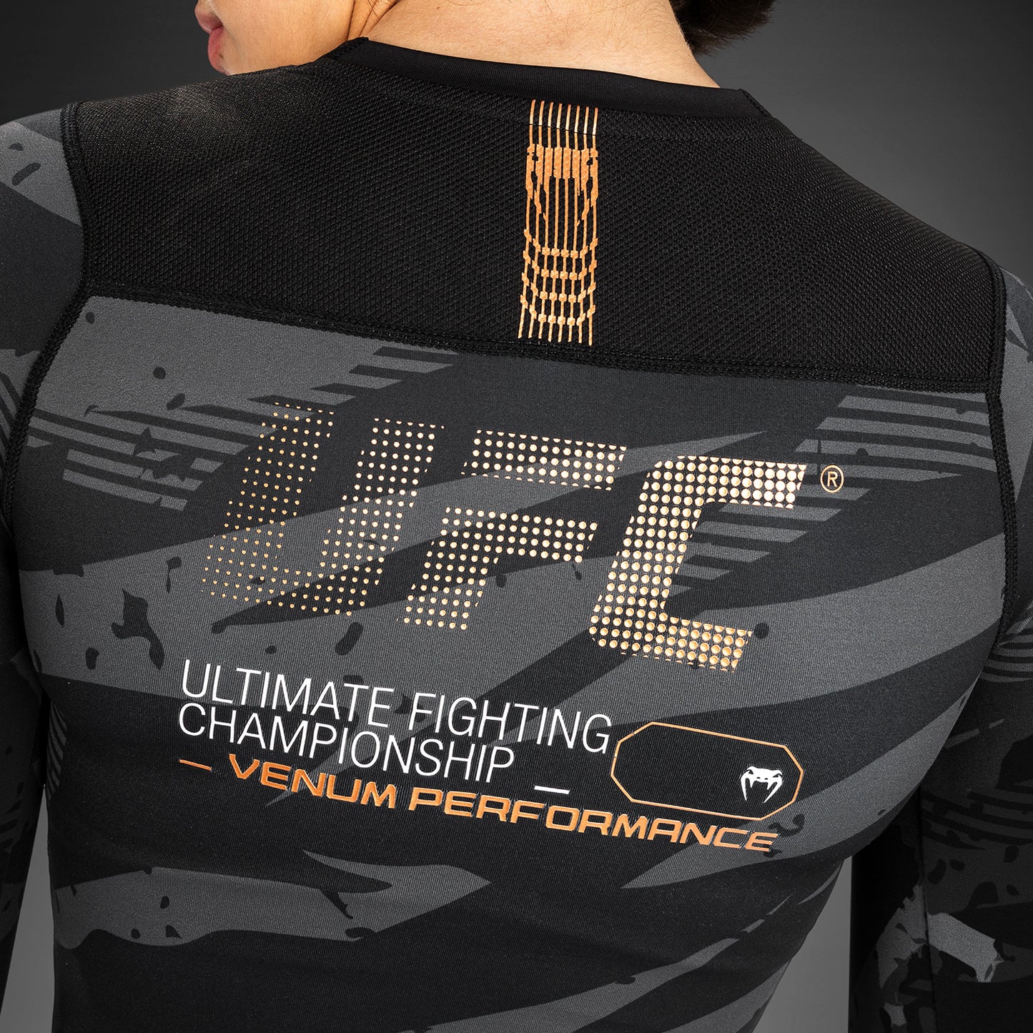 UFC Adrenaline de Venum Fight Week Camiseta de Compresión de Manga Larga para Mujer - Urban Camo