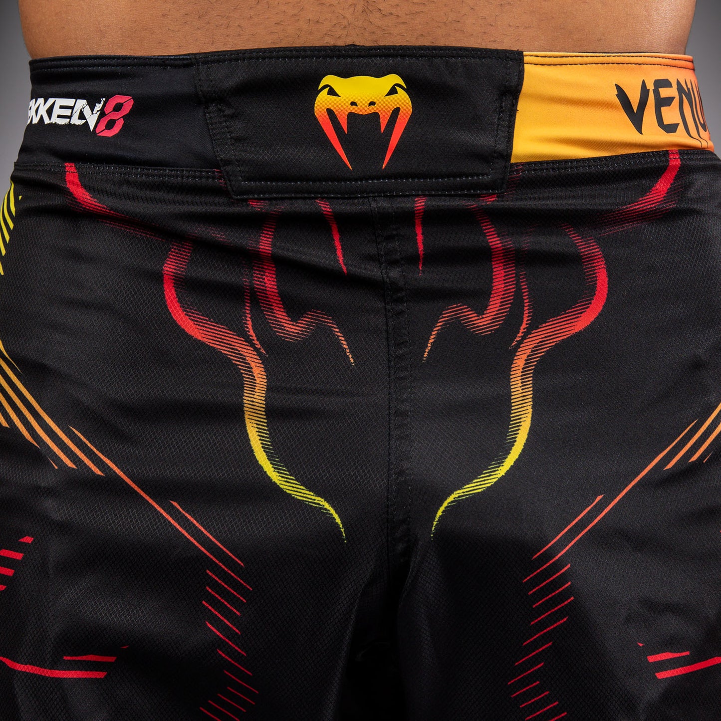 Venum x TEKKEN 8 Short de Combate Yoshimitsu - Negro/Naranja
