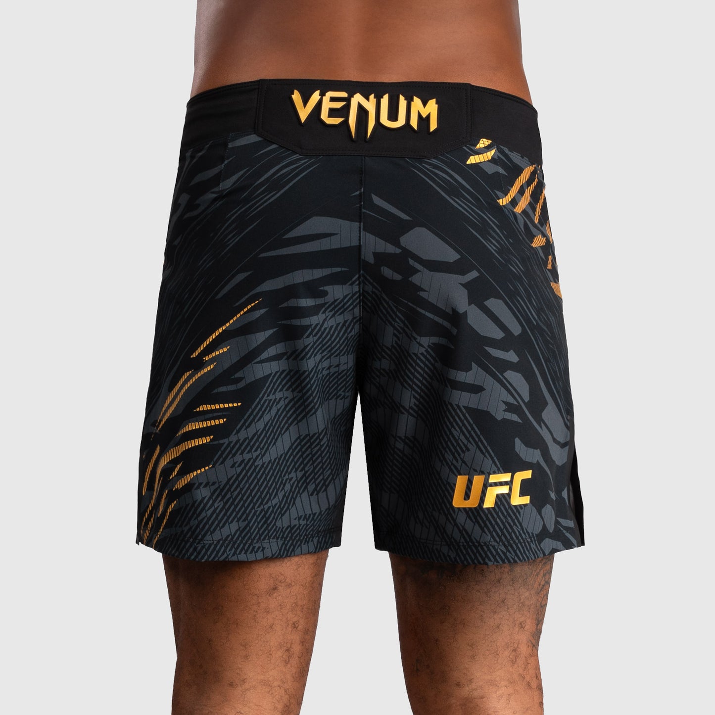 UFC Fusion by Venum Personalizados Authentic Fight Night Shorts de Lucha para Hombre - Ajuste Corto - Campeón