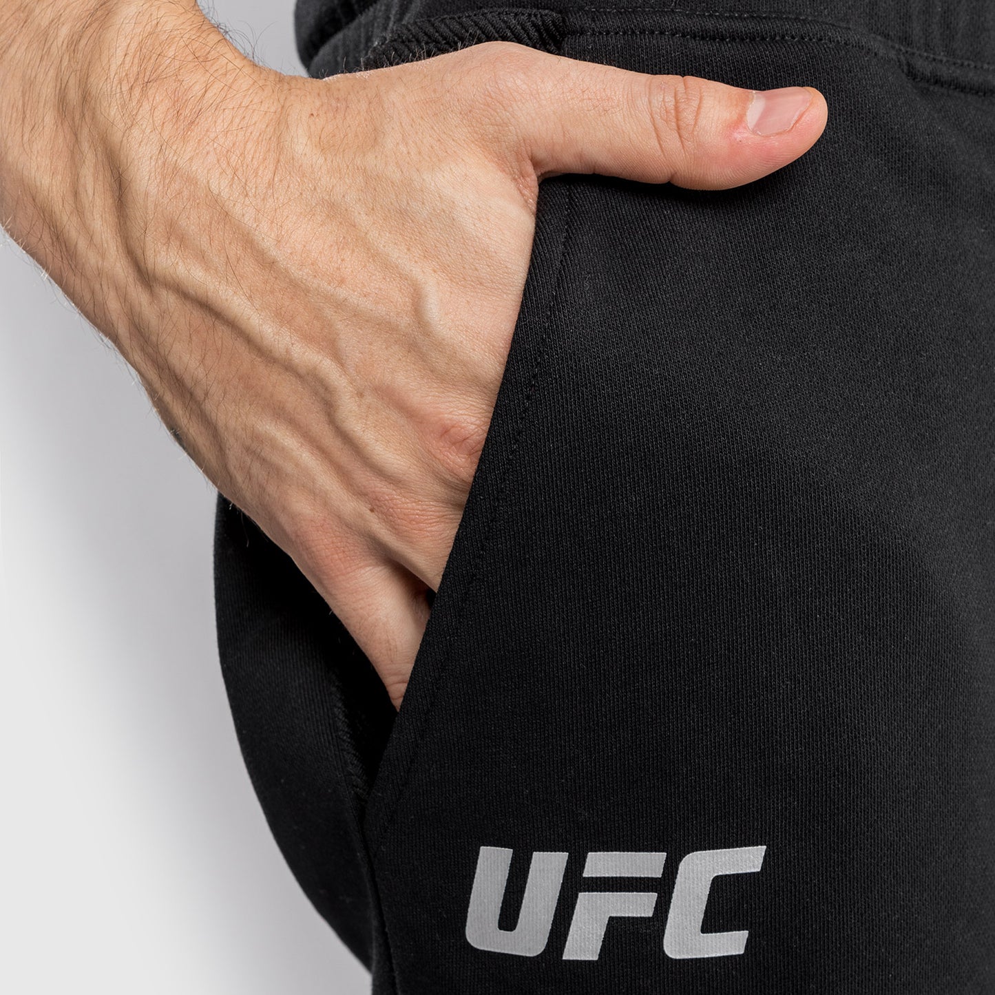 Venum UFC Authentic Fight Week Short 2.0 para Hombre – Negro/Rojo
