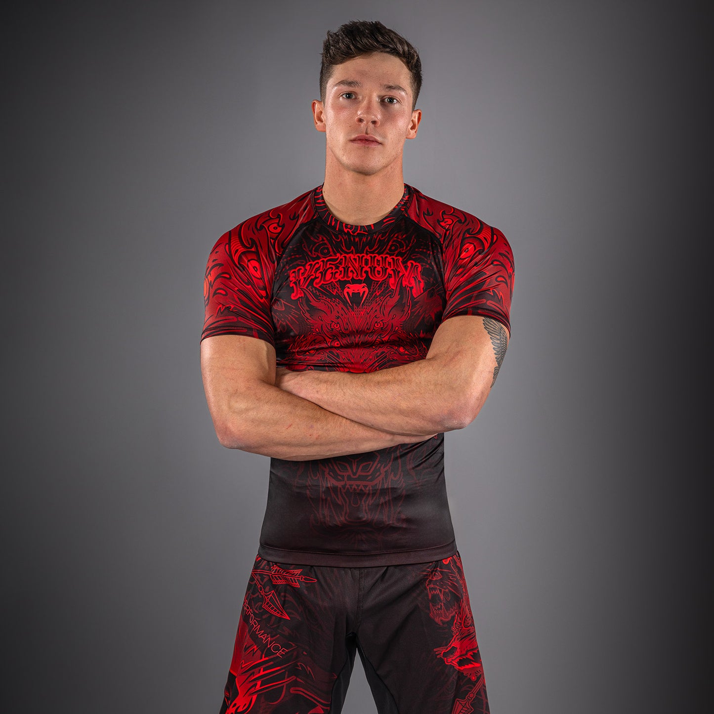 Venum Wolf Atak Rashguard Manga Corta – Negro/Rojo