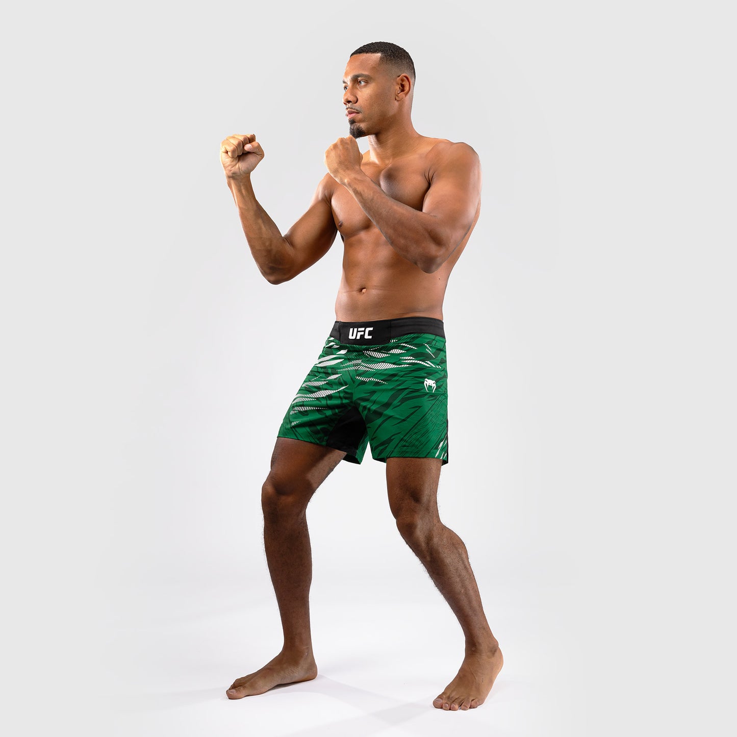 UFC Fusion by Venum Personalizados Authentic Fight Night Shorts de Lucha para Hombre - Ajuste Corto - Verde