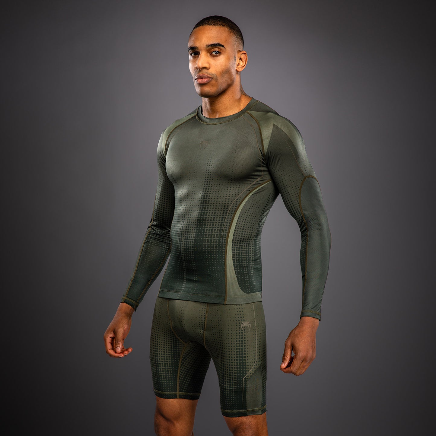 Venum Stealth Rashguard Manga Larga – Caqui/Verde Oscuro