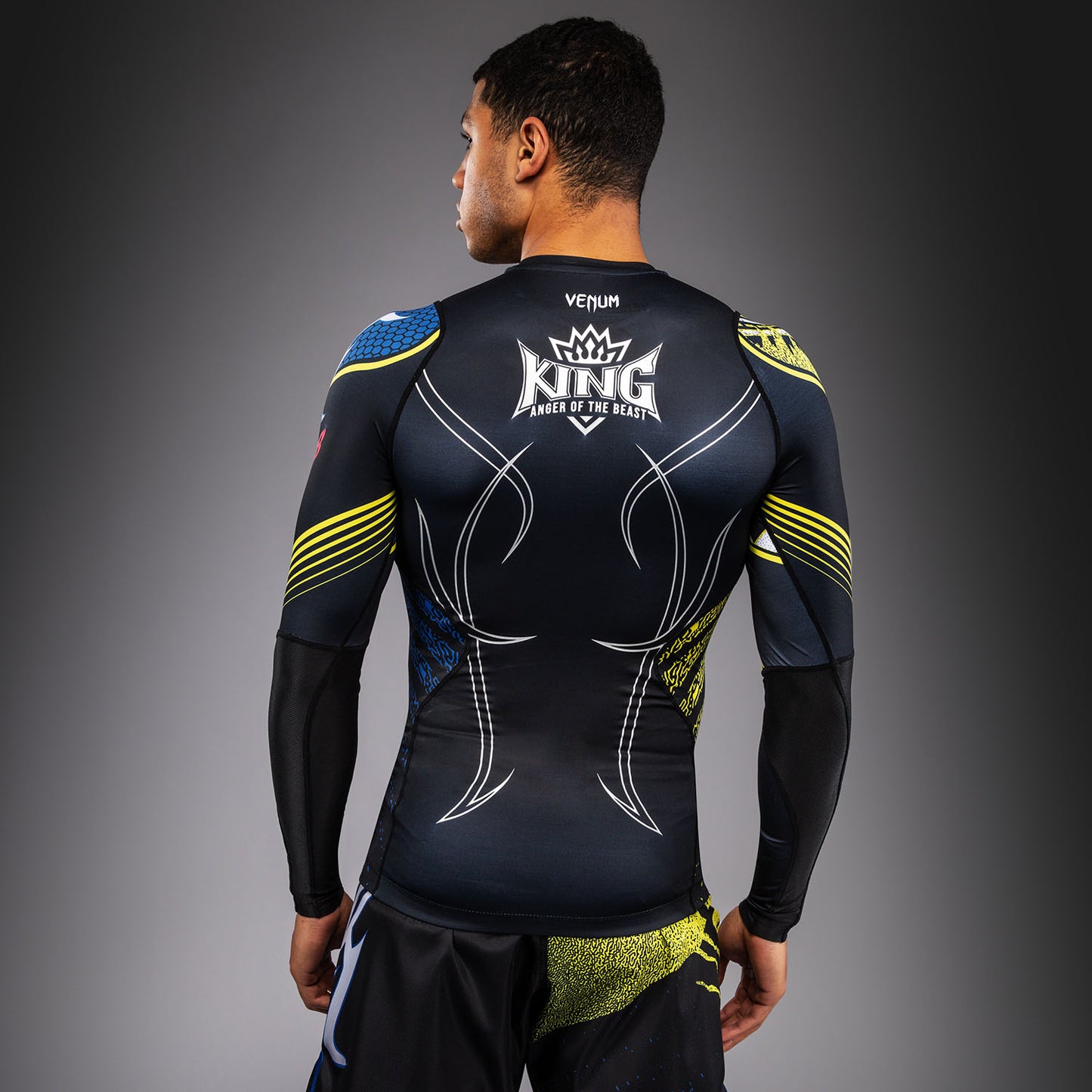 Venum x TEKKEN 8 Rashguard Manga Larga King - Negro/Amarillo