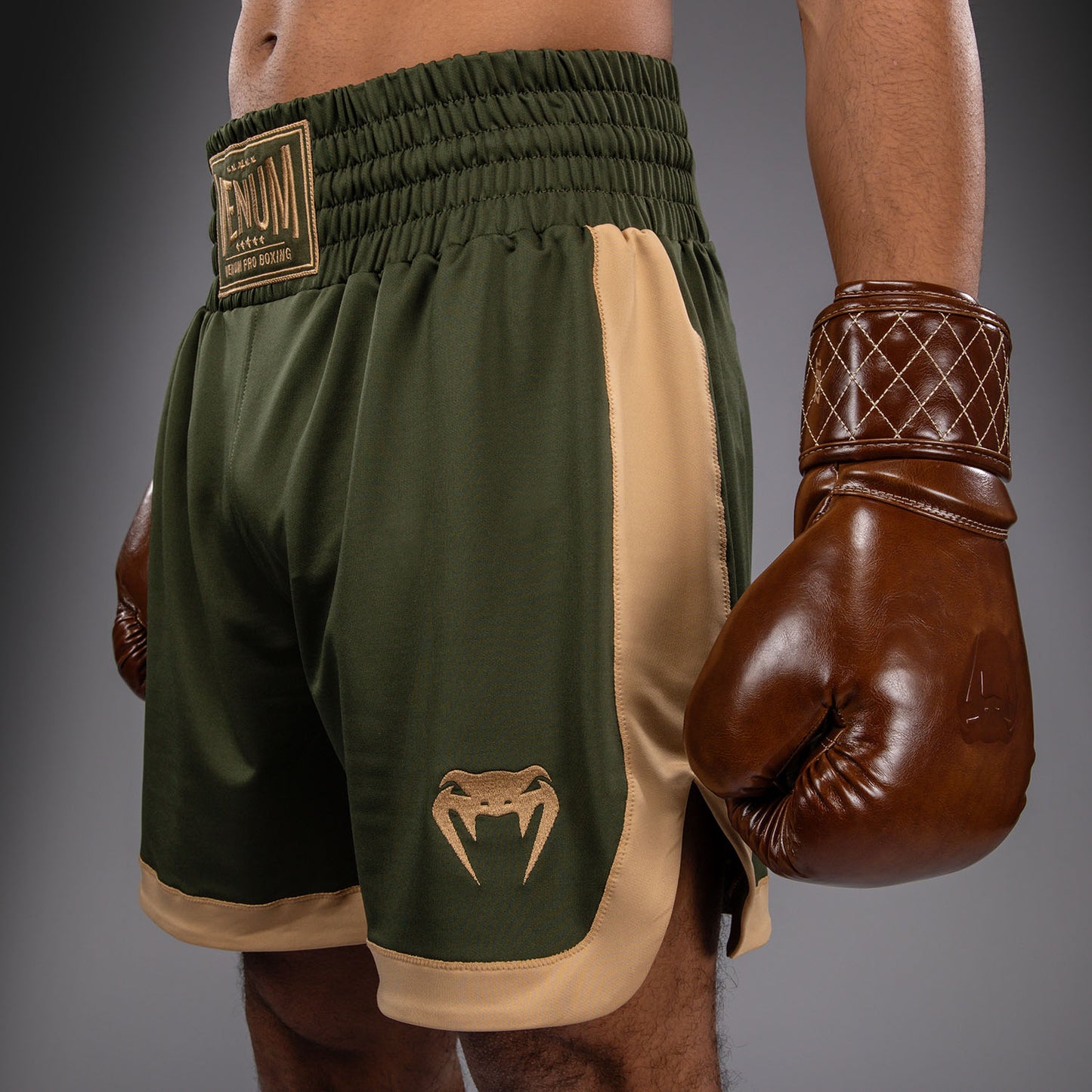 Venum Classic Short de Boxeo - Verde Militar/Arena