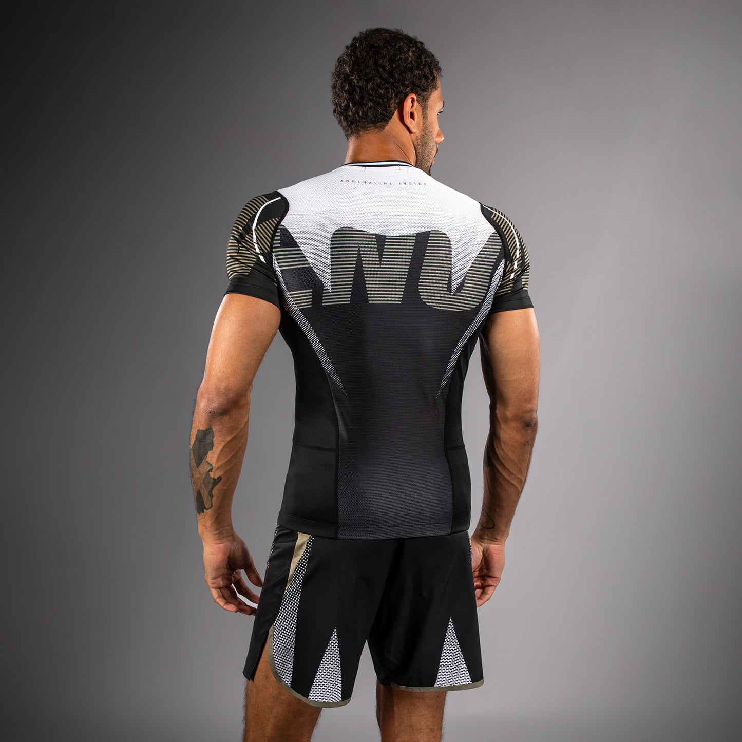 Venum Adrenaline Rashguard Manga Corta – Negro/Beige