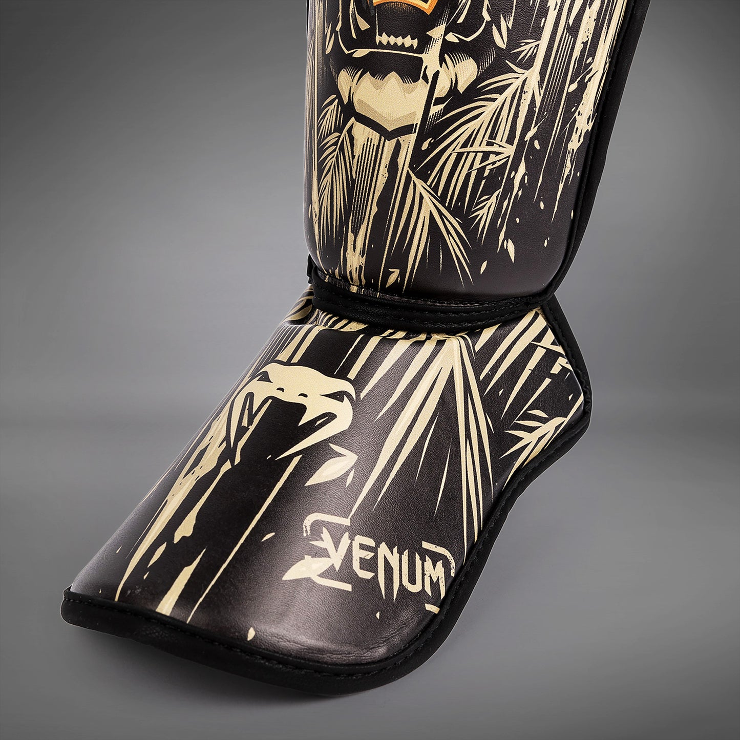 Venum Tiger Protectores de Espinillas para Niños - Negro/Naranja Neón