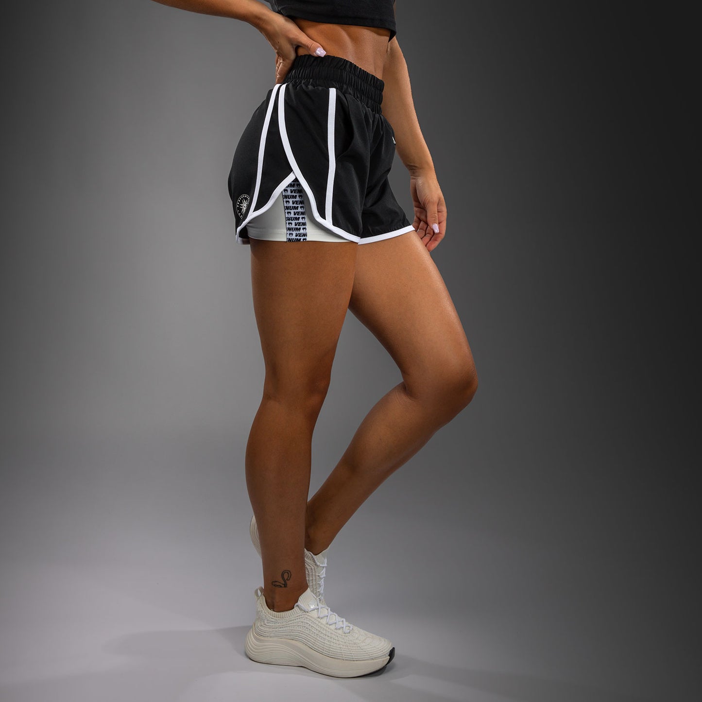 Venum Twilight Shorts de Entrenamiento para Mujer - Negro/Blanco