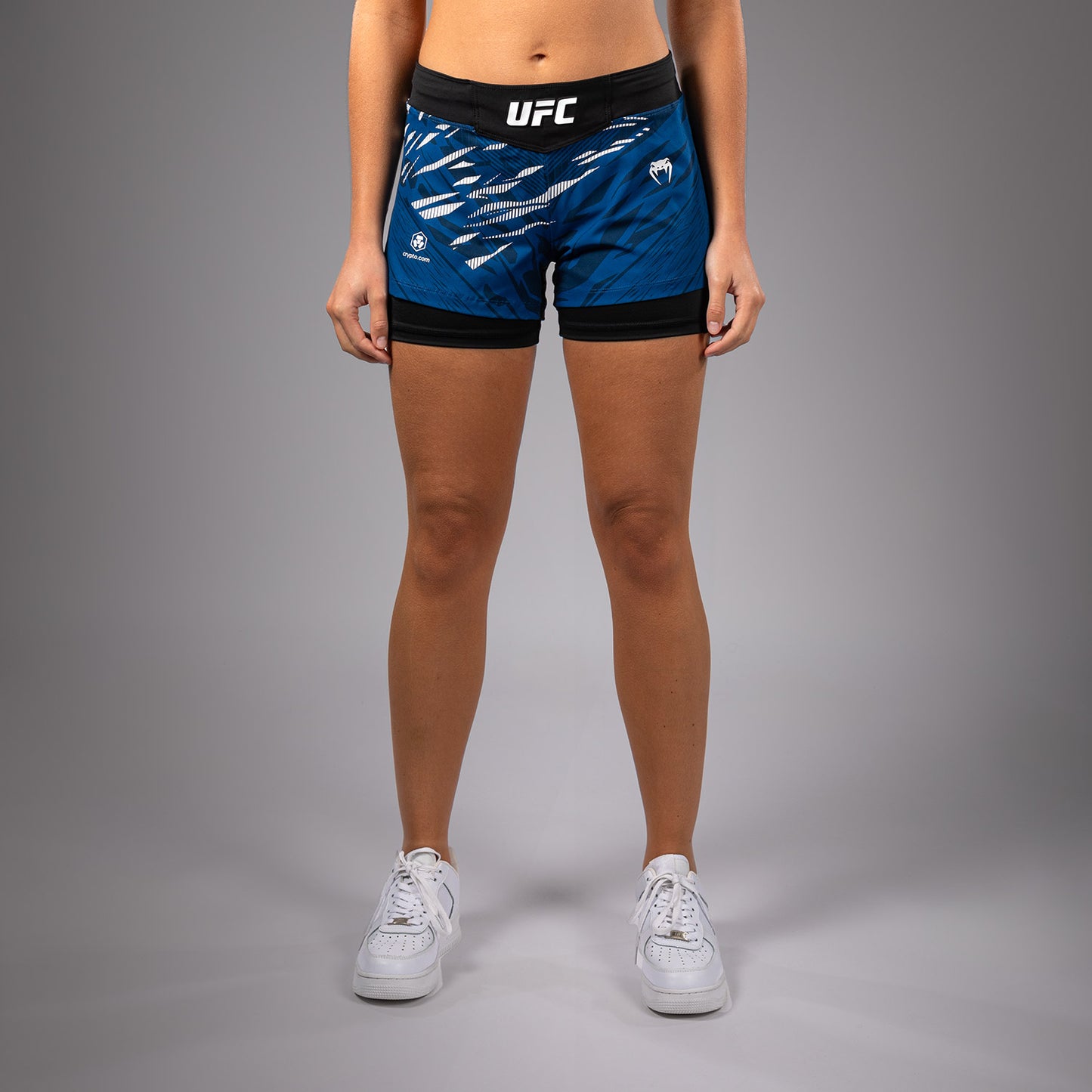 UFC Fusion by Venum Authentic Fight Night Shorts de Lucha para Mujer - Azul