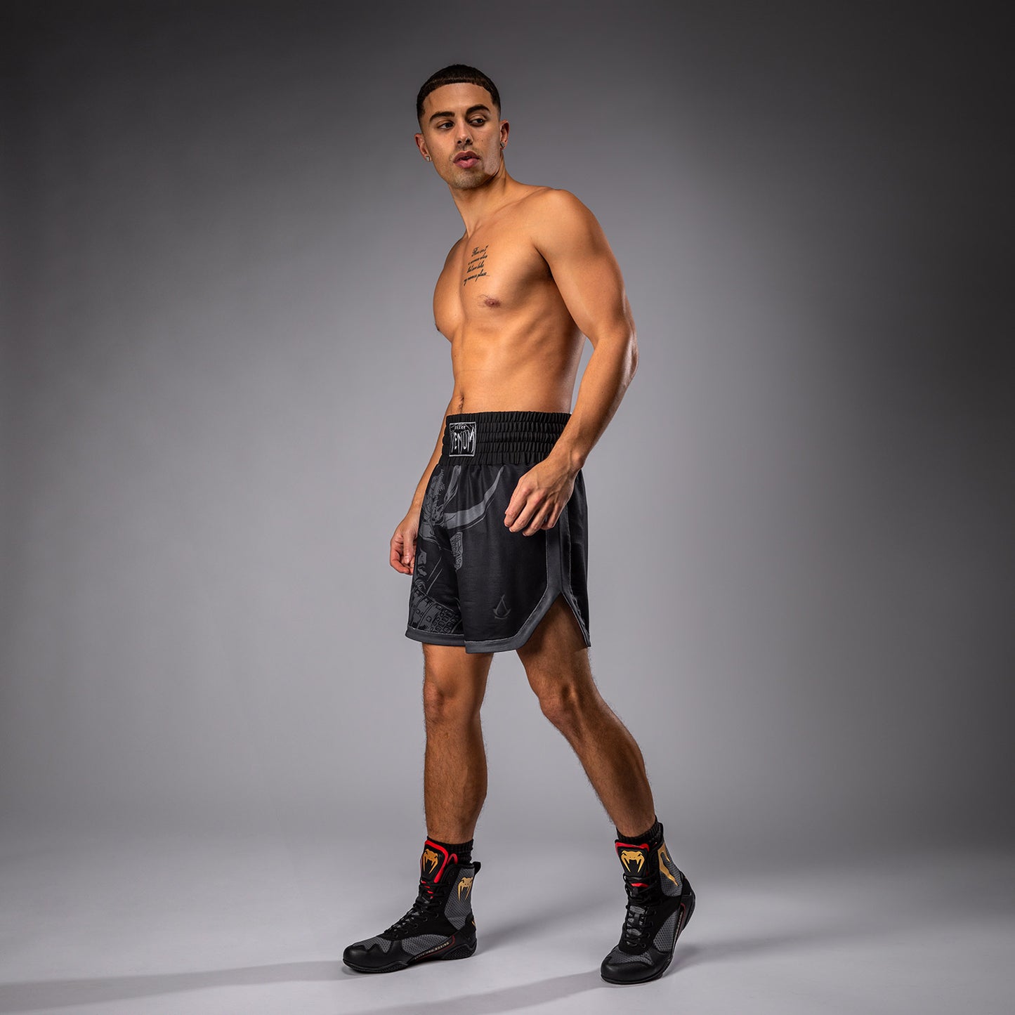 Venum x Assassin’s Creed Shadows Short de boxeo para hombre - Negro