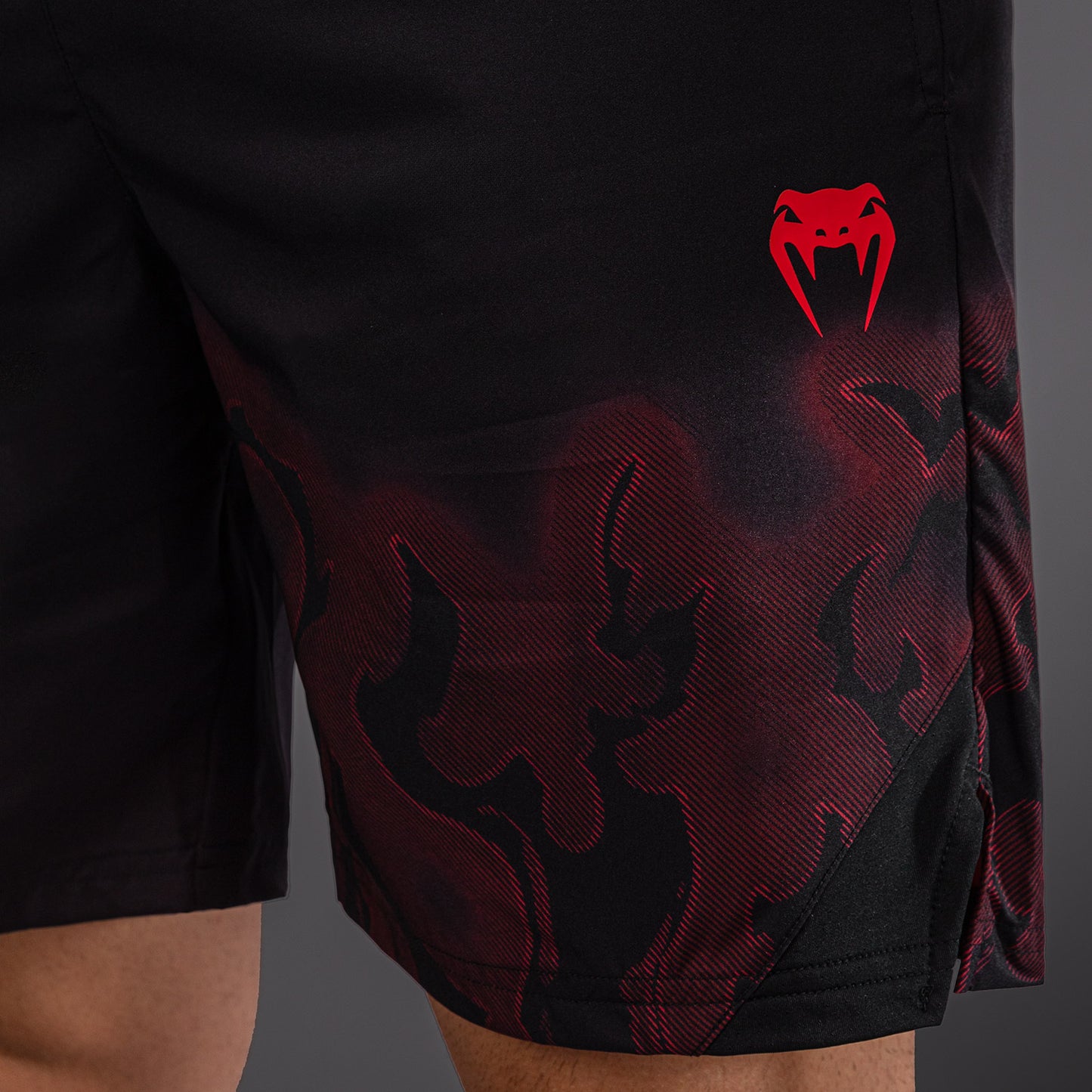Venum Spectre Pantalón Corto de Entrenamiento – Negro/Rojo