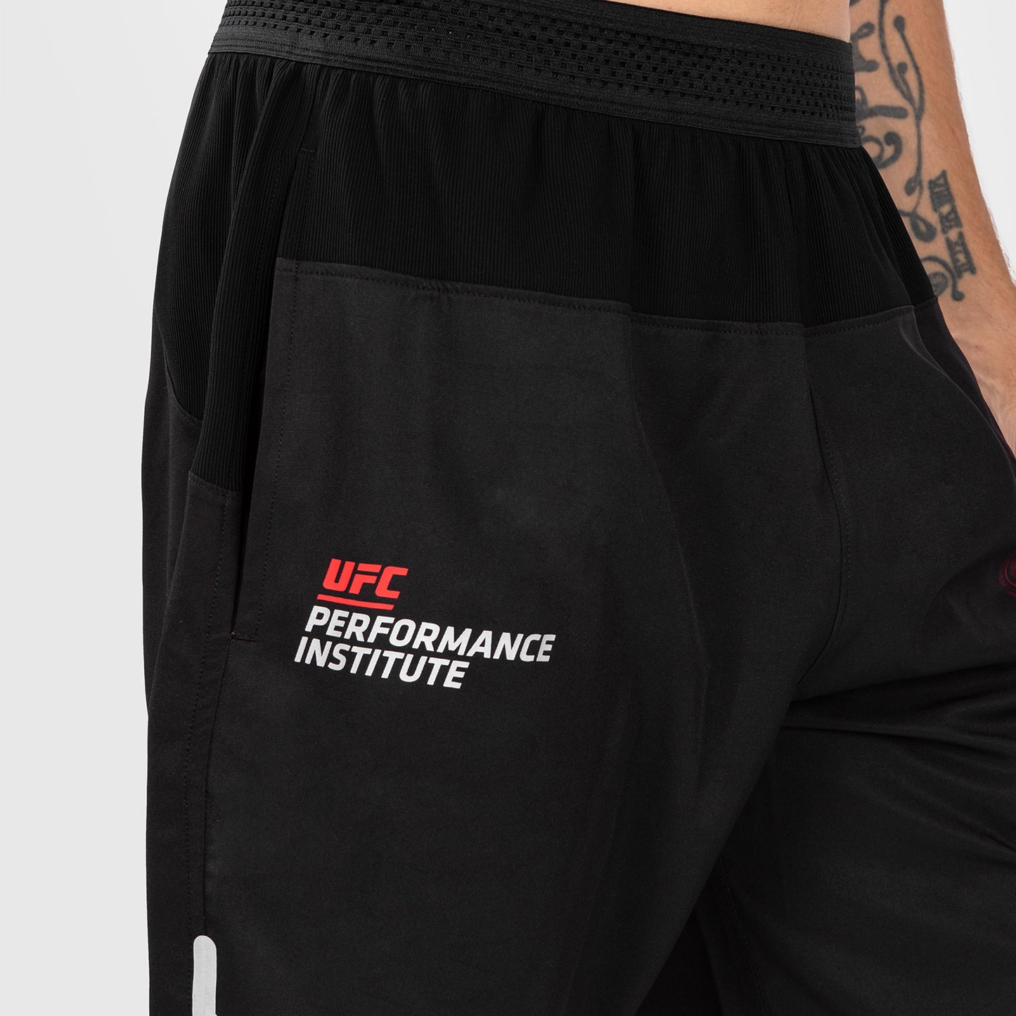 UFC Venum Performance Institute 2.0 Pantalones cortos de alto rendimiento para Hombre - Negro/Rojo