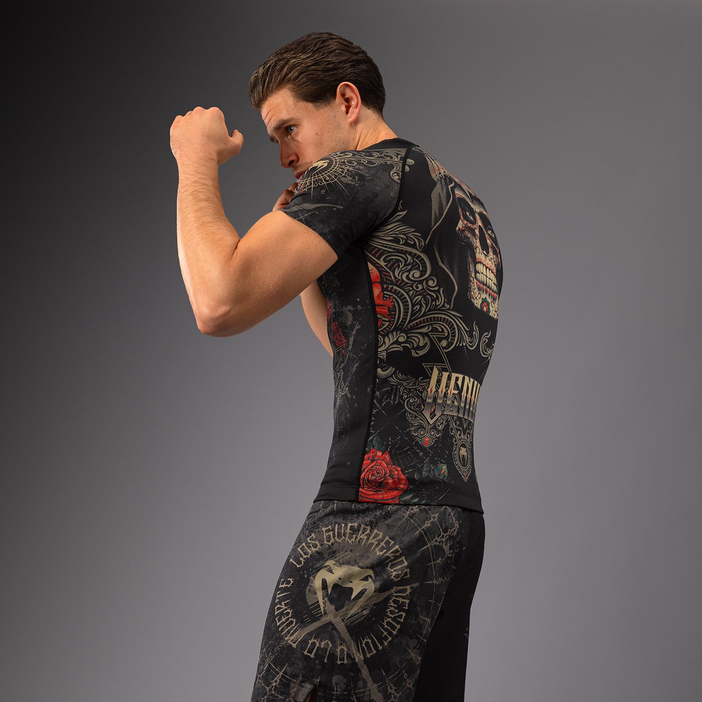 Venum Santa Muerte 5.0 Rashguard de Manga Corta para Hombre - Negro Profundo/Oro