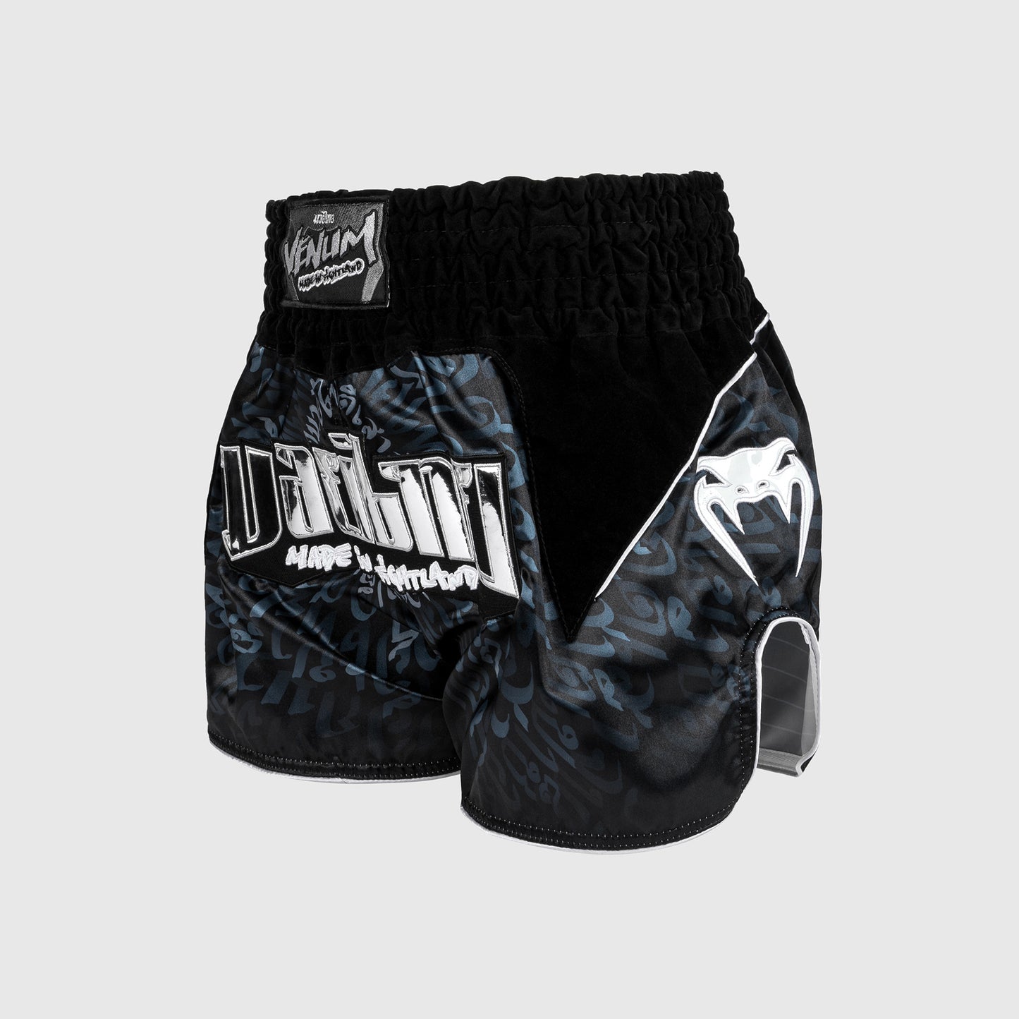 Venum Attack Shorts de Muay Thai - Negro/Plata