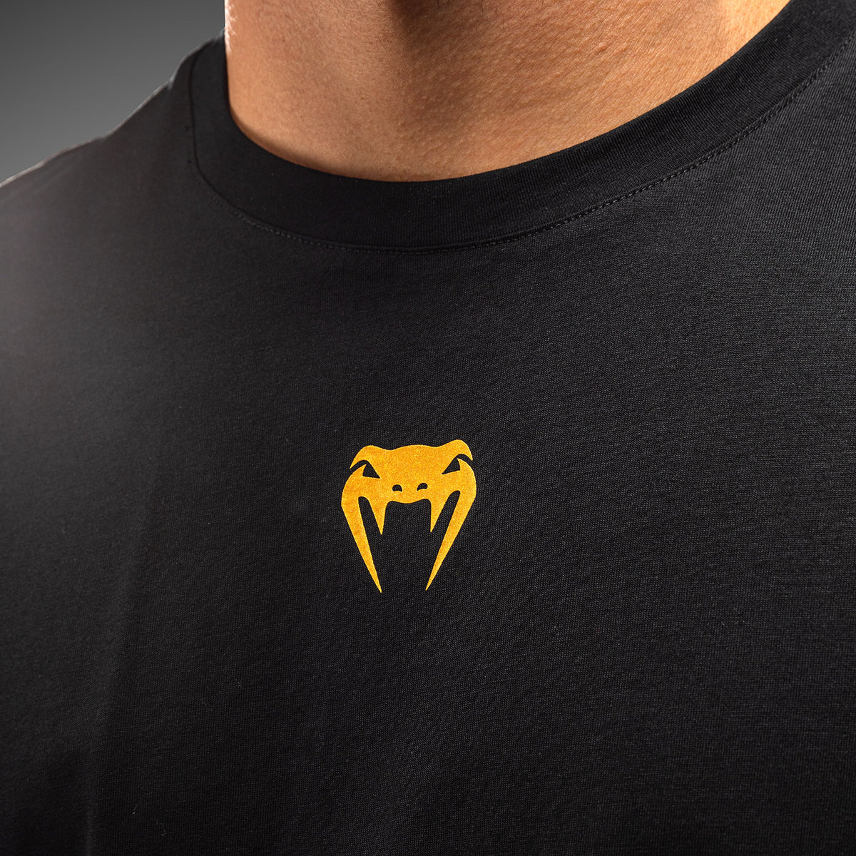 Venum Essential Camiseta de algodón - Negro/Dorado