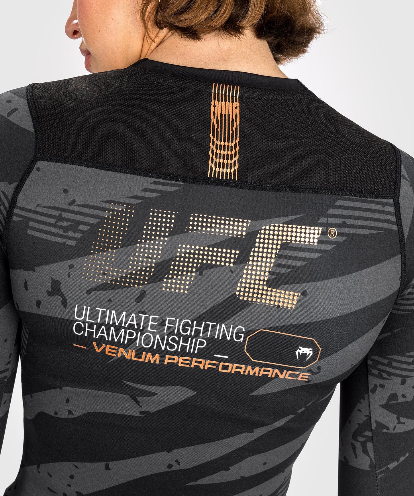 UFC Adrenaline de Venum Fight Week Camiseta de Compresión de Manga Larga para Mujer - Urban Camo