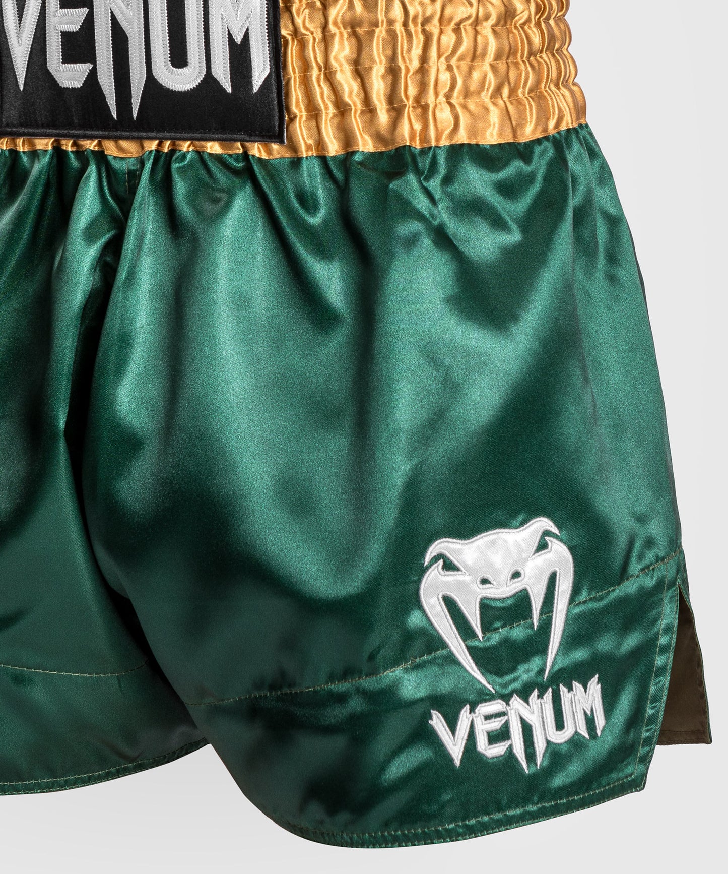 Venum Classic - Muay Thai Short - Verde/Dorado/Blanco