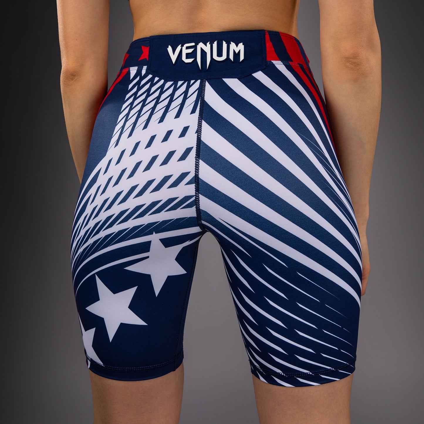 Official UFC Freedom 250 by Venum Authentic Vale Tudo Shorts de ajuste largo para mujer - Azul