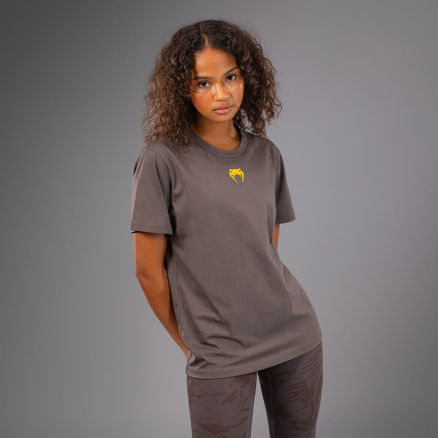 UFC Fusion by Venum Fight Week Camiseta de Manga Corta de Algodón para Mujer - Solid Marrón tierra