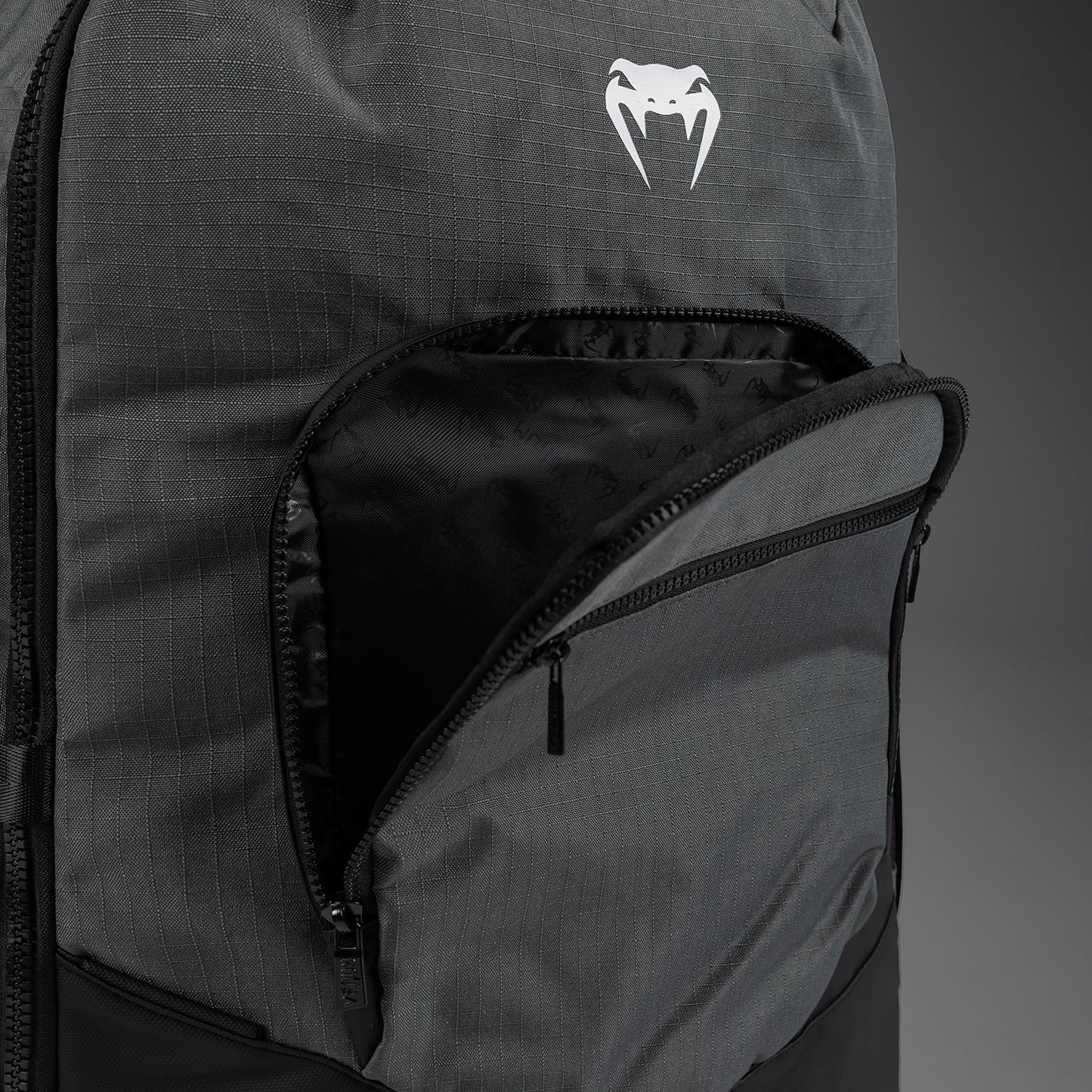 Venum Evo 2 Xtrem Mochila (50-63L) – Gris Tormenta