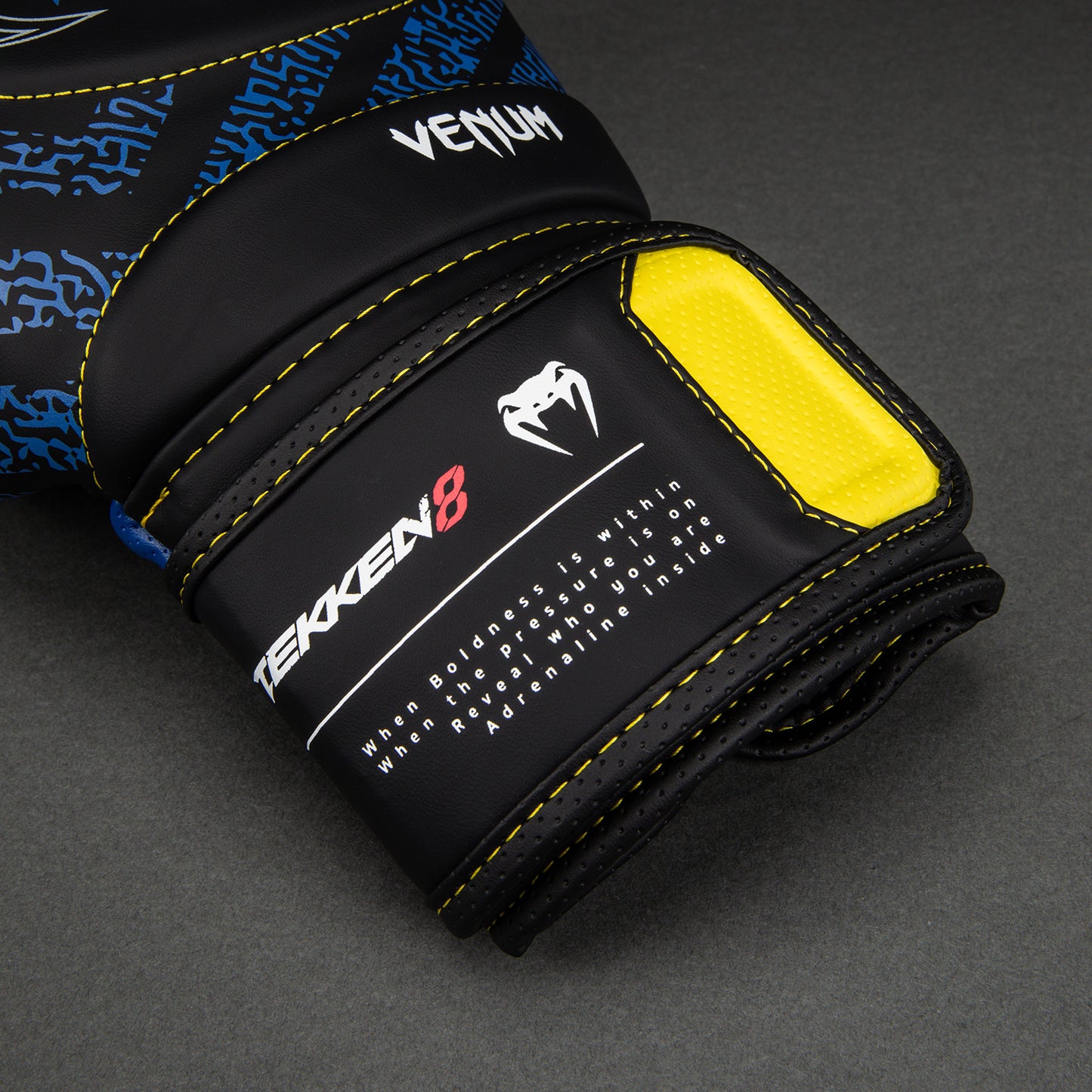Venum x TEKKEN 8 Guantes de Boxeo King - Negro/Amarillo