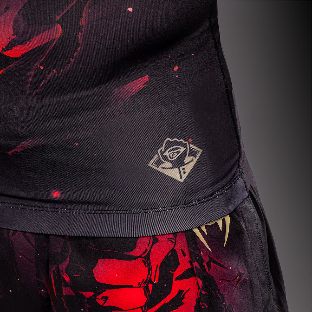 Jujutsu Kaisen x Venum Itadori Rashguard Manga Larga – Negro/Rojo