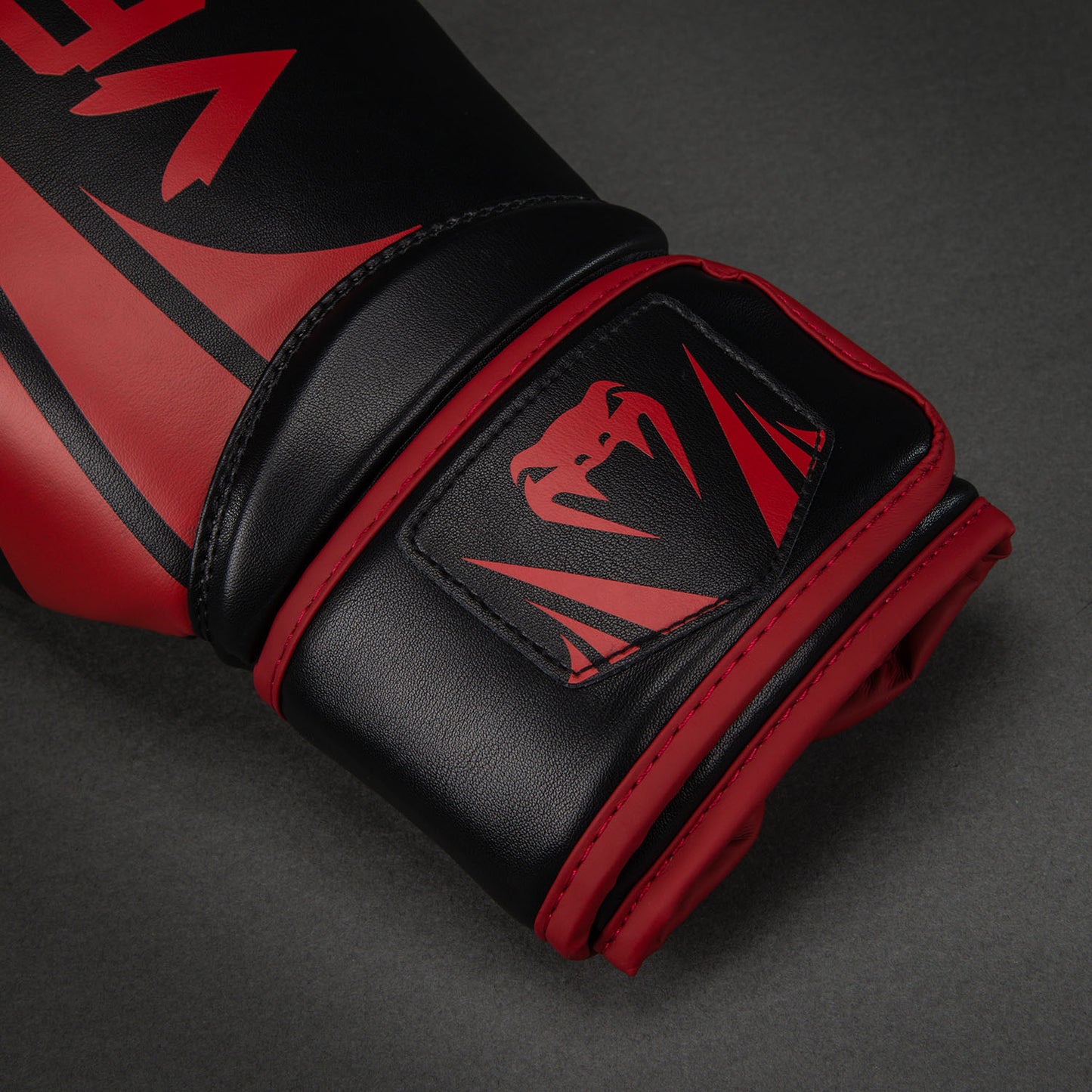 Venum Challenger 2.5 Guantes de Boxeo – Negro/Rojo