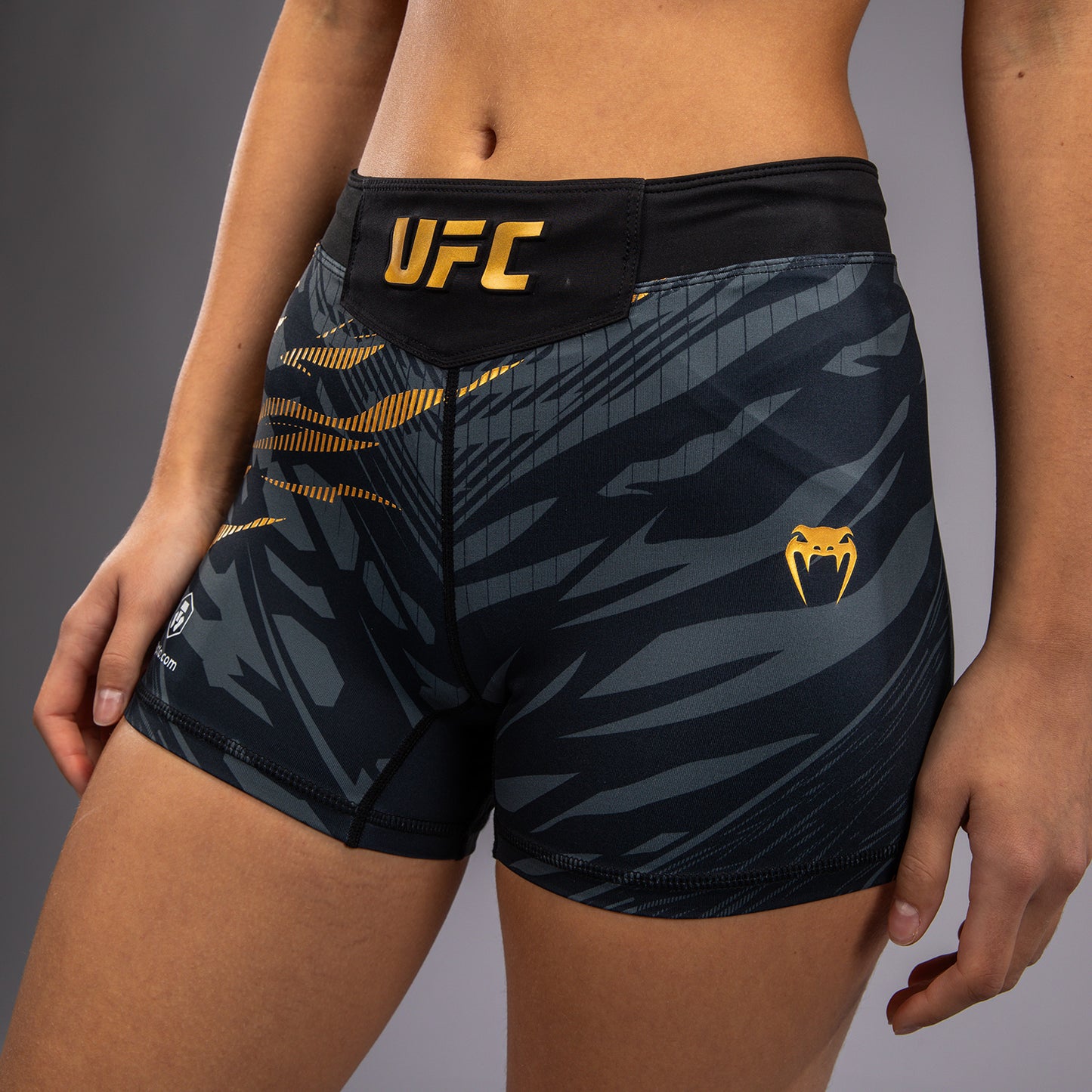 UFC Fusion by Venum Authentic Fight Night Vale Tudo Shorts para Mujer - Ajuste Corto - Champion