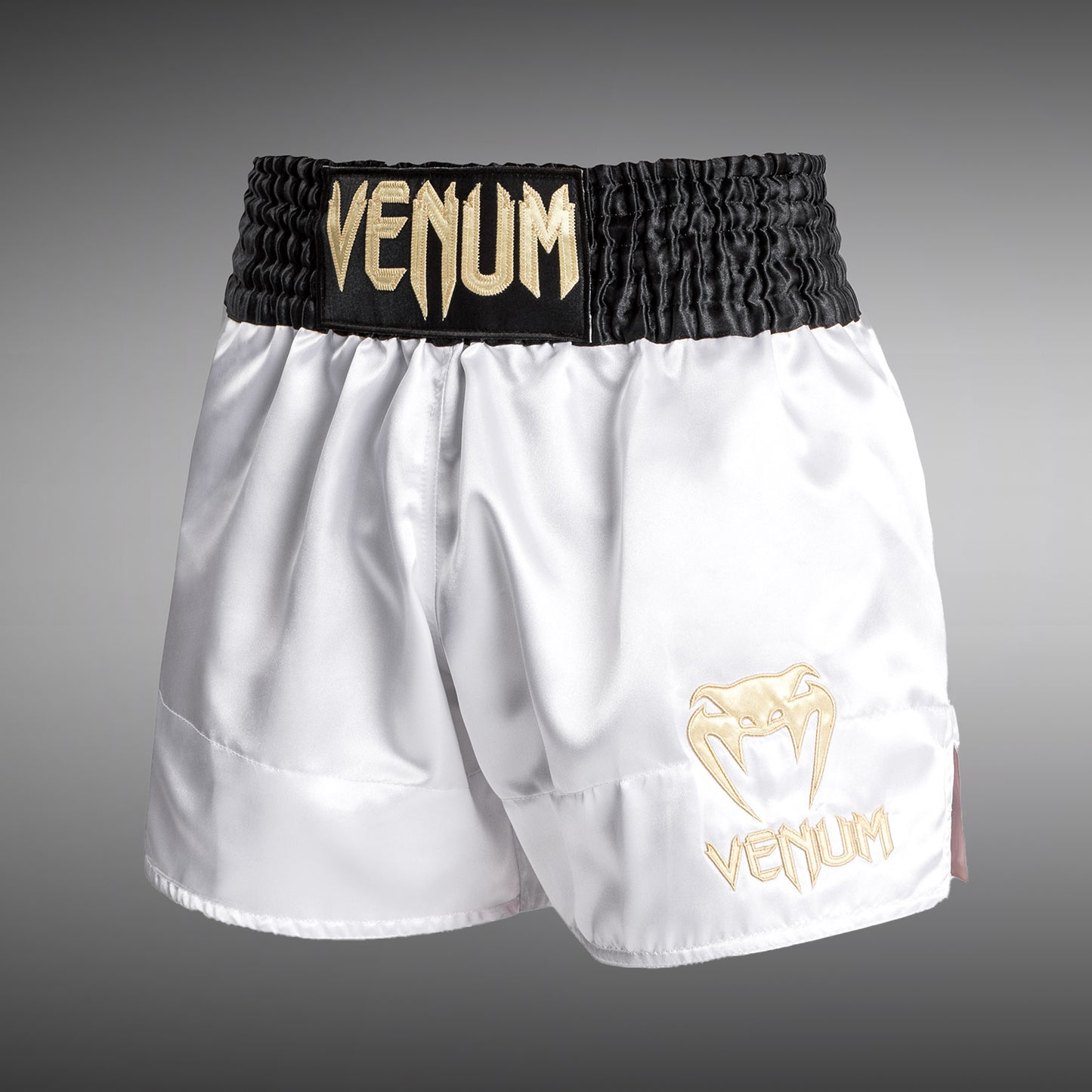 Venum Classic Muay Thai Shorts - Negro/Blanco/Oro