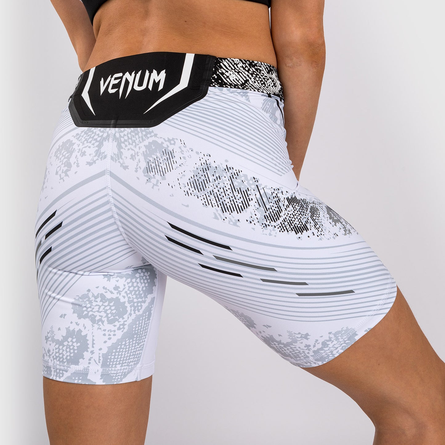 UFC Adrenaline by Venum Authentic Fight Night Short Vale Tudo Mujer - Corte Largo - Blanco