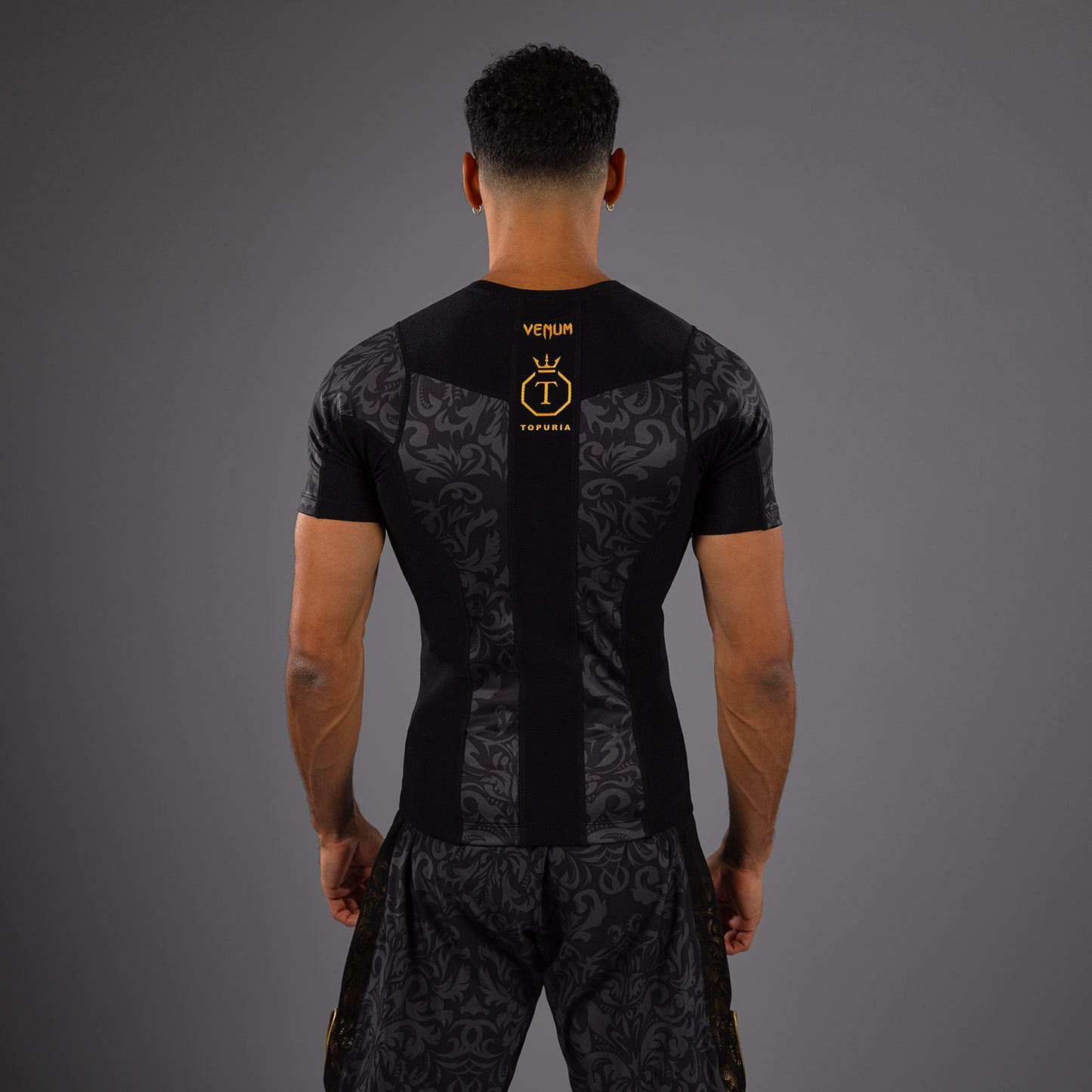 Venum x Topuria Unmatched Edition Camiseta de Manga Corta Rashguard - Negro/Dorado