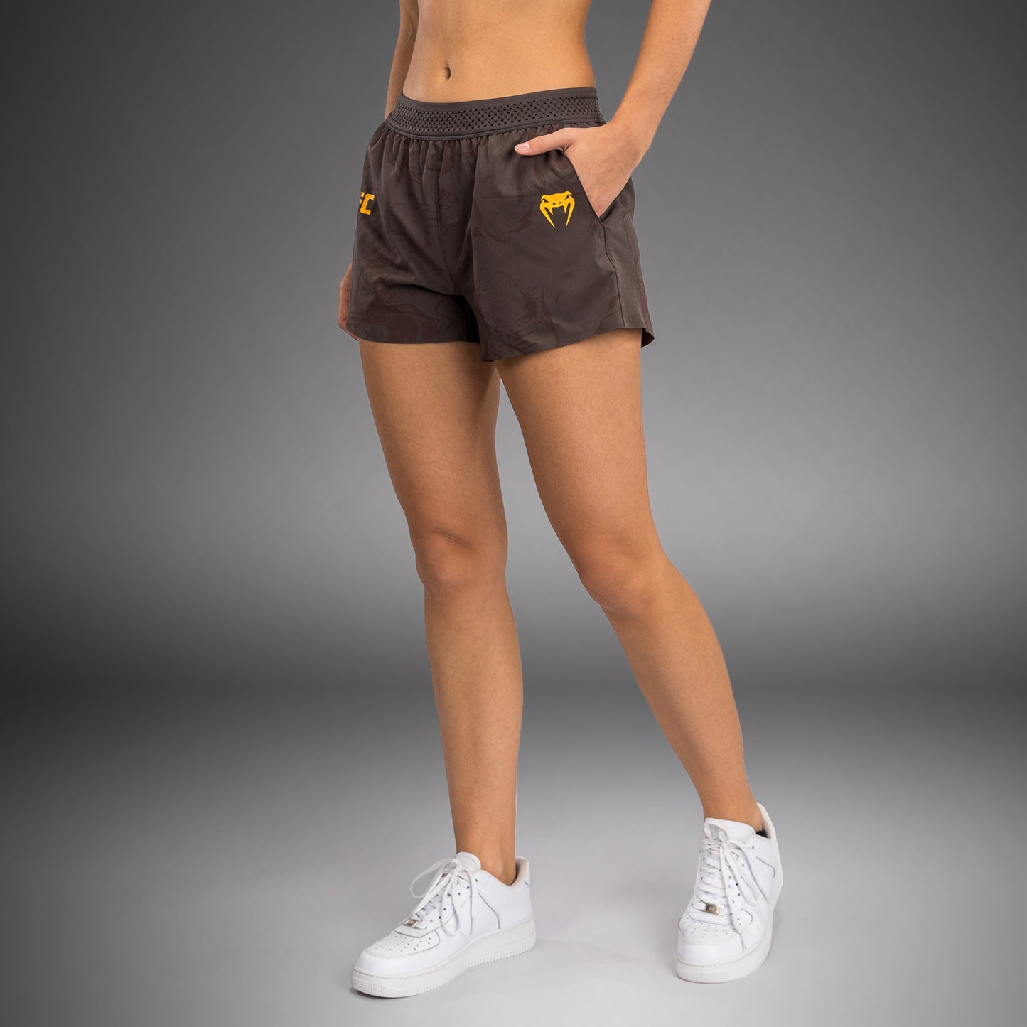 UFC Fusion by Venum Fight Week Shorts de Rendimiento para Mujer - Marrón tierra