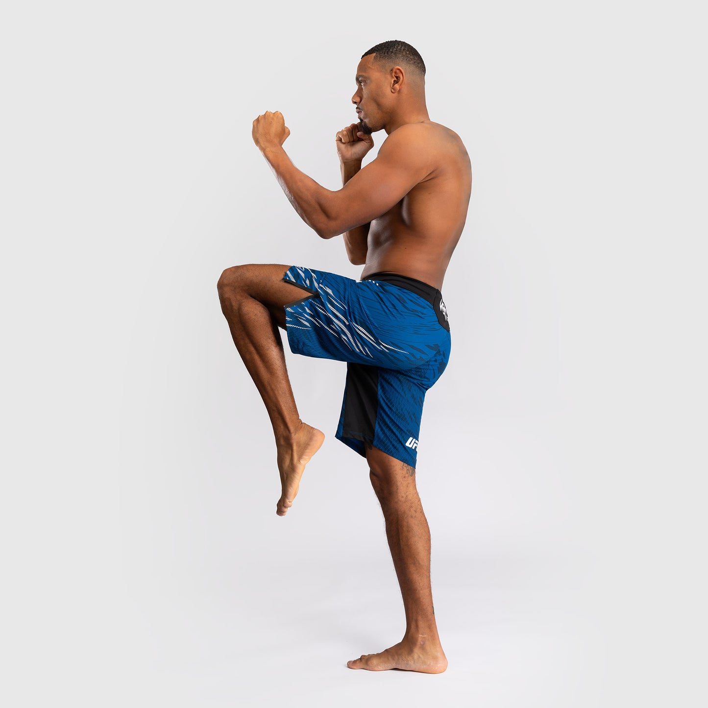 UFC Fusion by Venum Personalizados Authentic Fight Night Shorts de Lucha para Hombre - Ajuste Largo - Azul