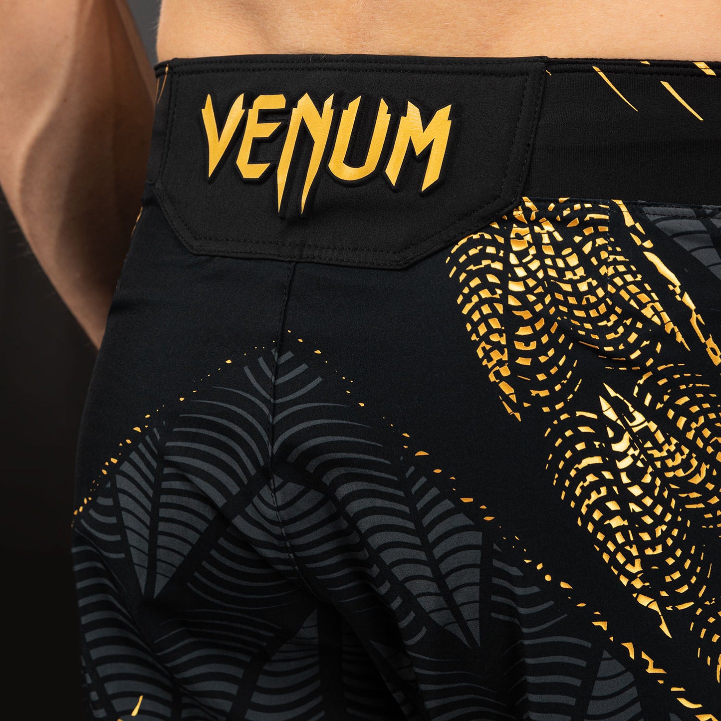 UFC Zenith by Venum Authentic Fight Night Short de pelea ajuste largo Hombre - Champion