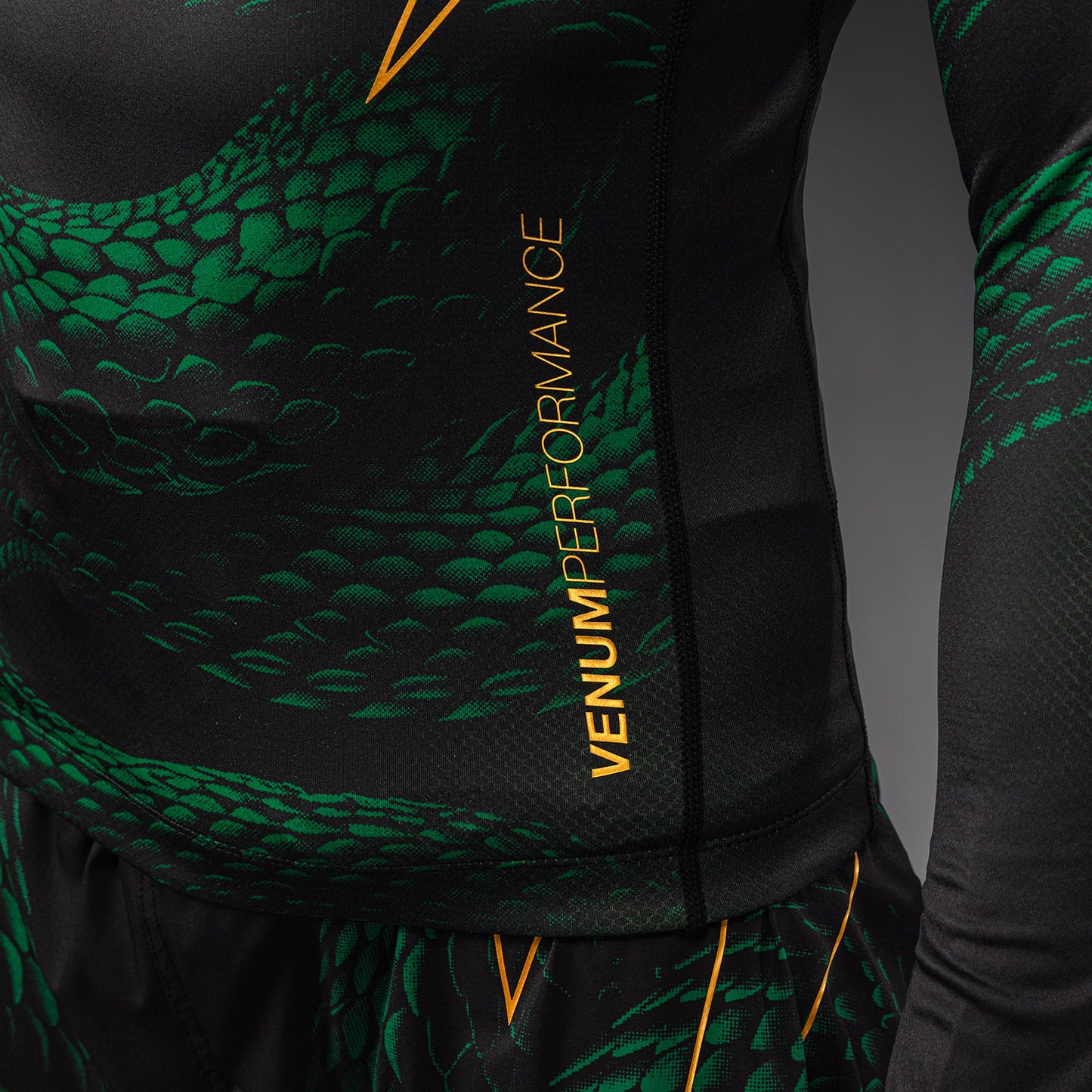 Venum Matupa Rashguard Manga Larga - Negro/Verde/Oro