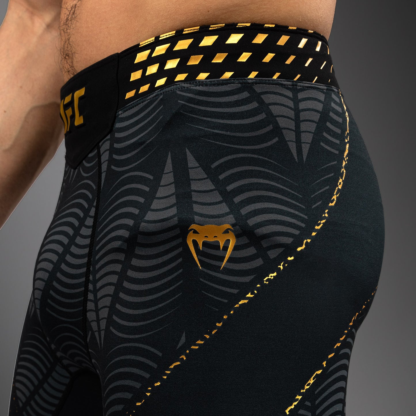 UFC Zenith by Venum Authentic Fight Night Short Vale Tudo Hombre Personalizado - Champion
