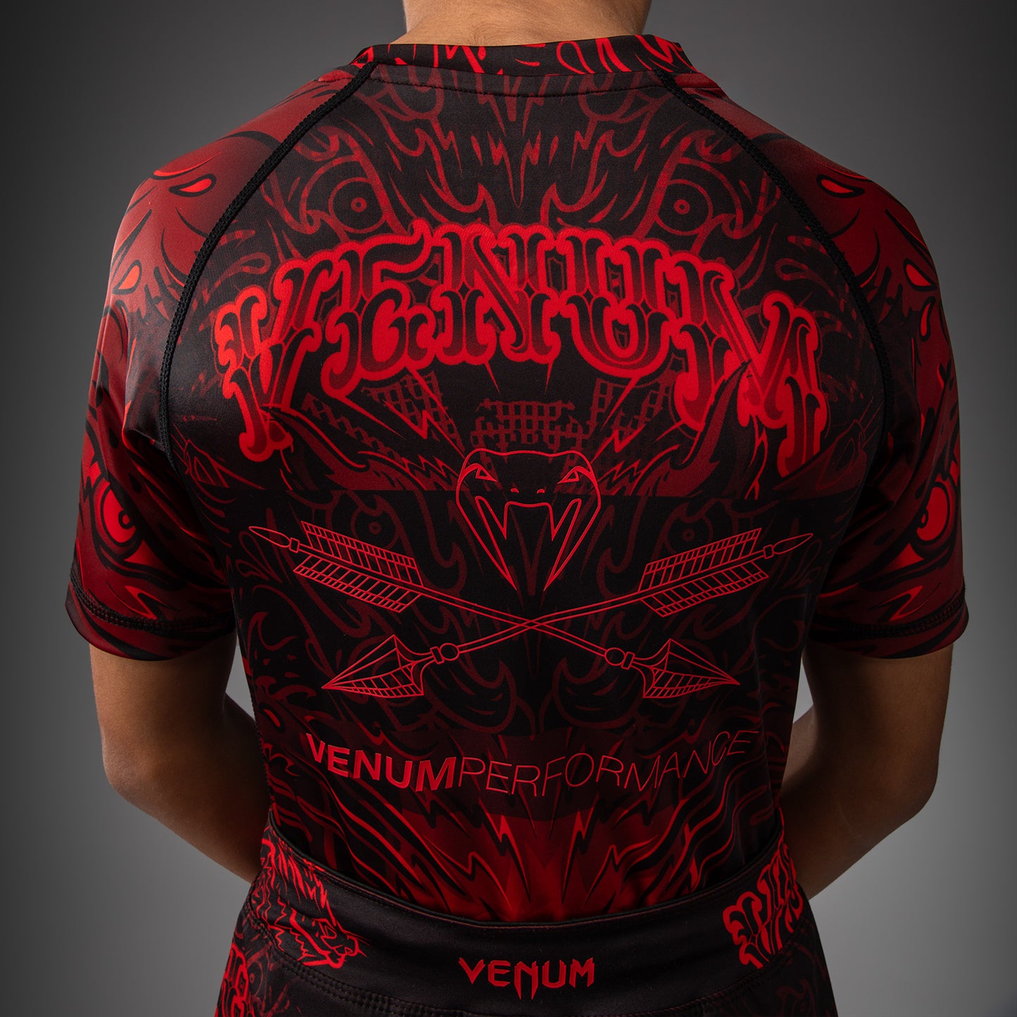 Venum Wolf Atak Rashguard Manga Corta Para Niños – Negro/Rojo