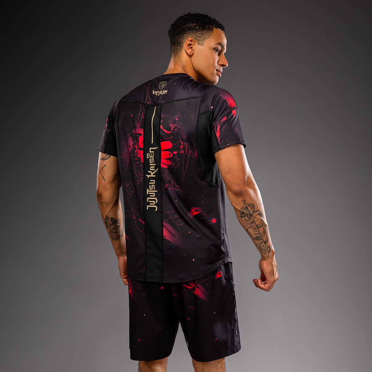 Jujutsu Kaisen x Venum Itadori Camiseta Dry Tech  – Negro/Rojo