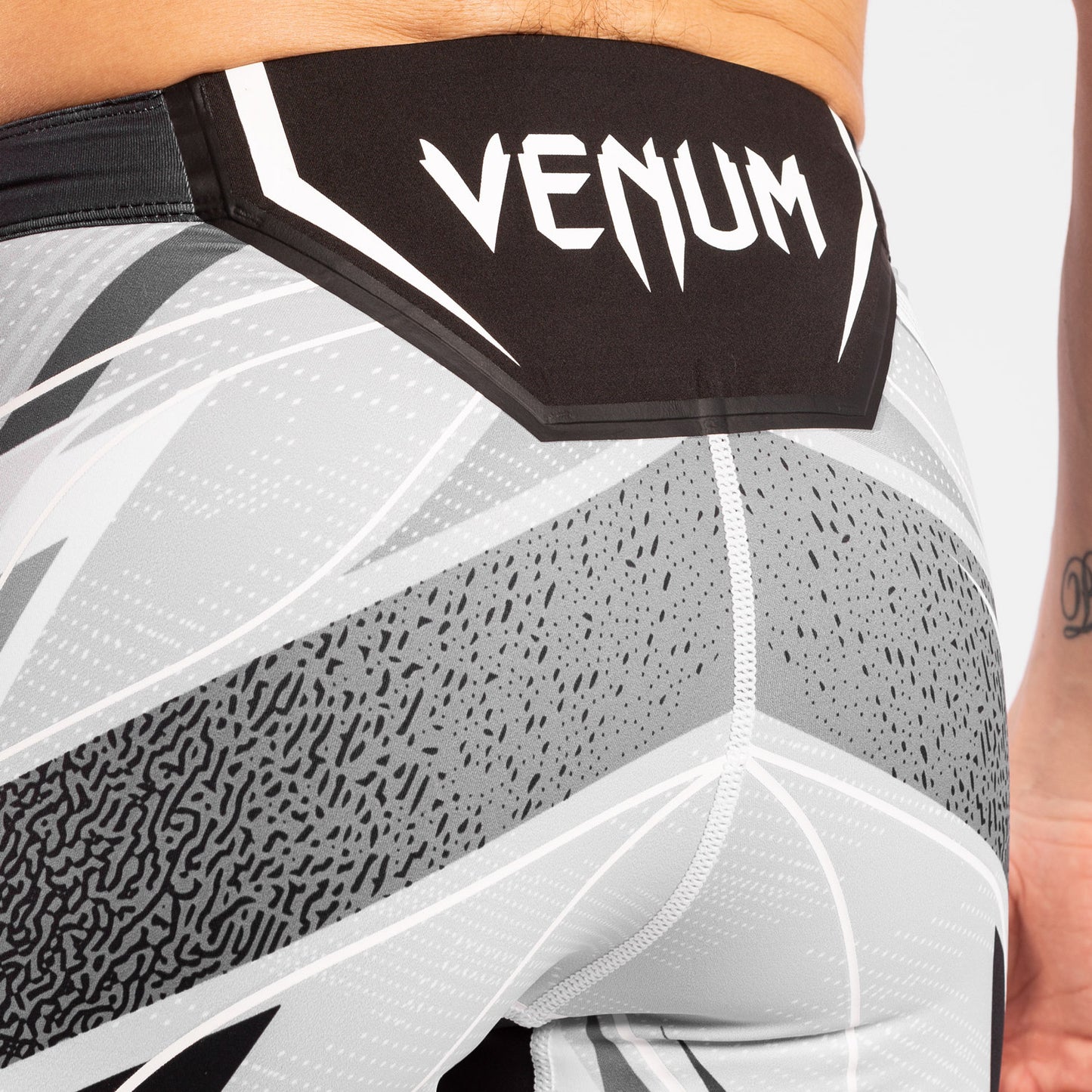 Pantalón De Vale Tudo UFC Venum Authentic Fight Night – Modelo Corto - Blanco
