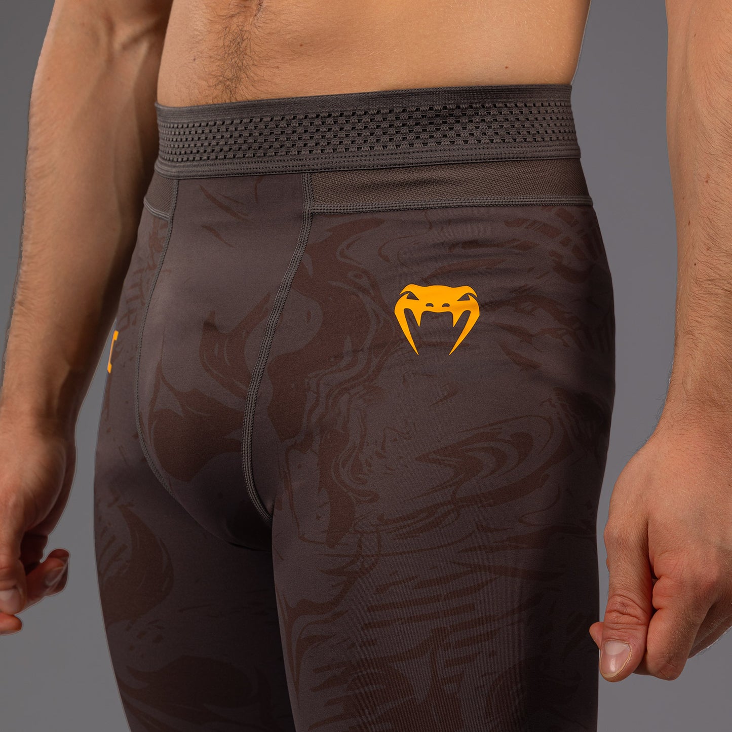 UFC Fusion by Venum Fight Week Leggings de Rendimiento para Hombre - Marrón tierra