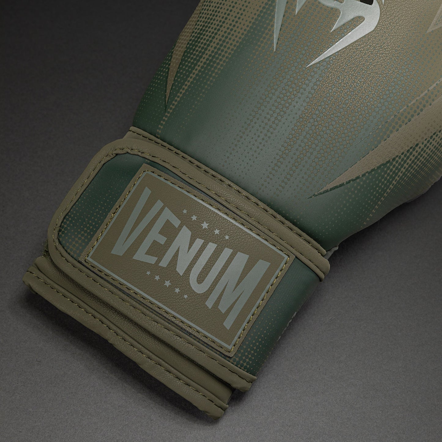 Venum Stealth Guantes de Boxeo – Caqui/Verde Oscuro