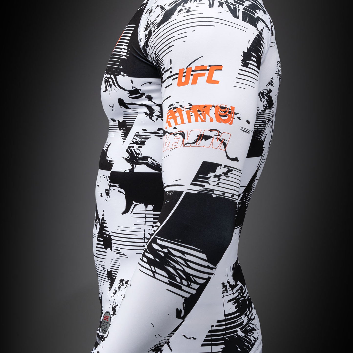 UFC Zenith by Venum Authentic Fight Week Rashguard de manga larga Performance Hombre - Blanco