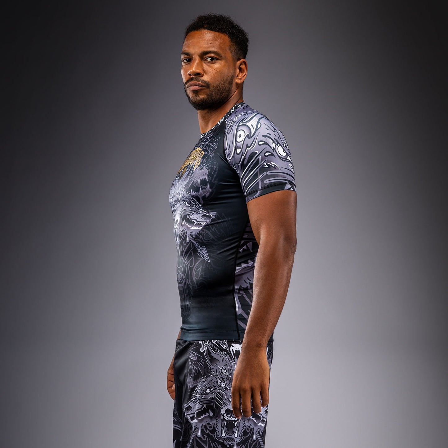 Venum Wolf Atak Rashguard Manga Corta – Negro/Gris