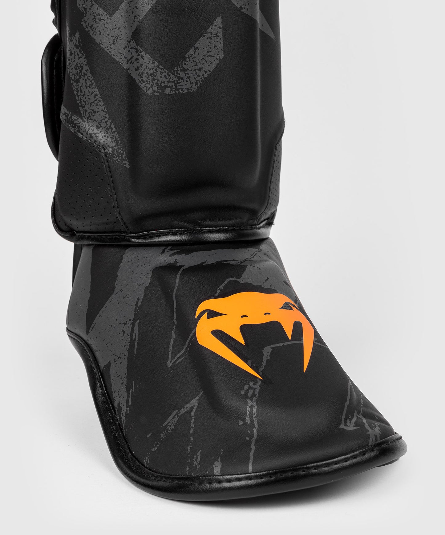 Venum S47 Espinilleras - Negro/Naranja