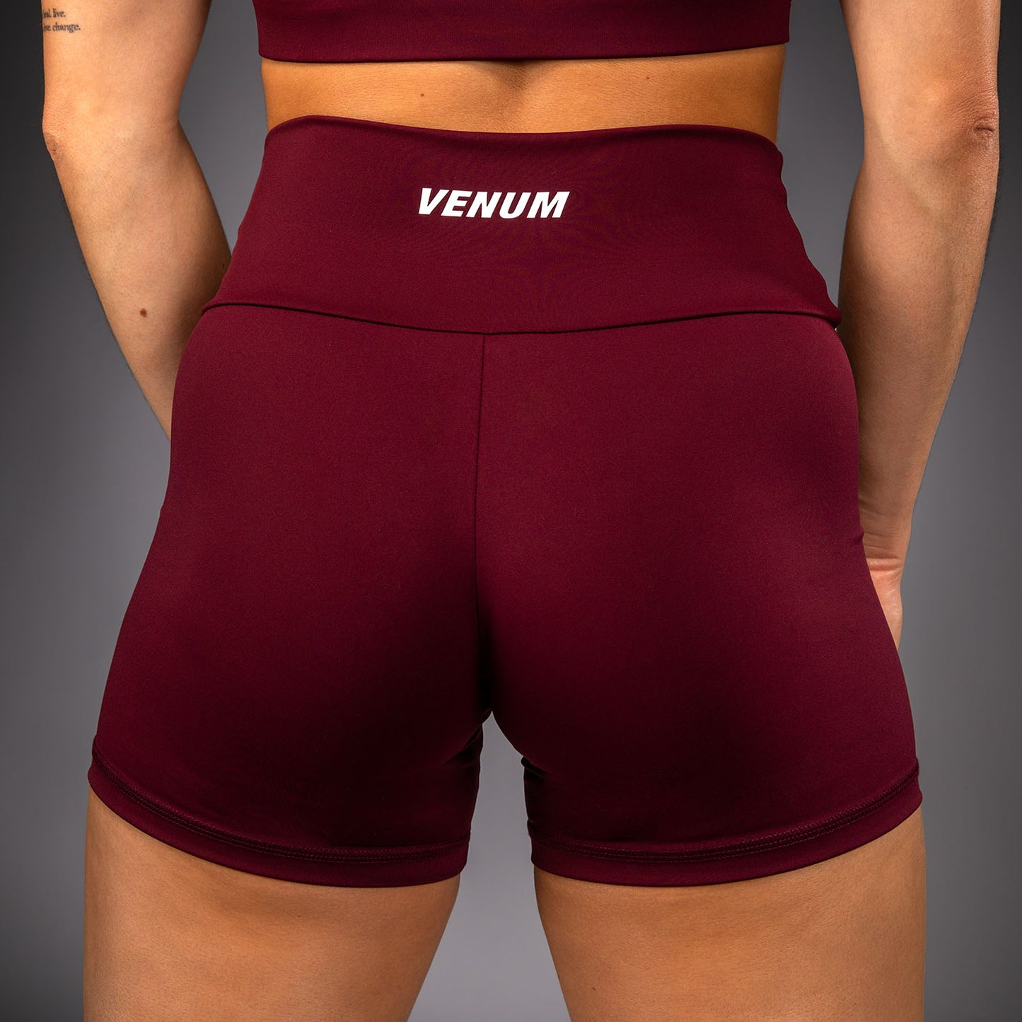 Venum Aero XT Short de Compresión - Ciruela
