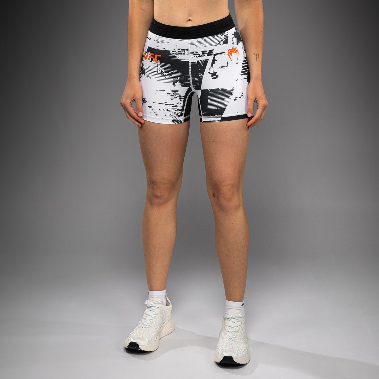 UFC Zenith by Venum Authentic Fight Week Short Vale Tudo Performance Mujer - Blanco